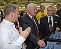 Aussenminister und SPD-Kanzlerkandidat Frank-Walter Steinmeier war heute zu Gast in der modernen thüringischen Automobilfabrik und sprach mit Mitarbeitern. Foto: Adam Opel GmbH